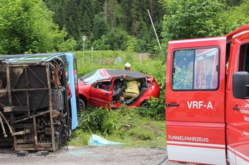 Gemeinschaftsübung Feuerwehr und Rotes Kreuz in Flachau