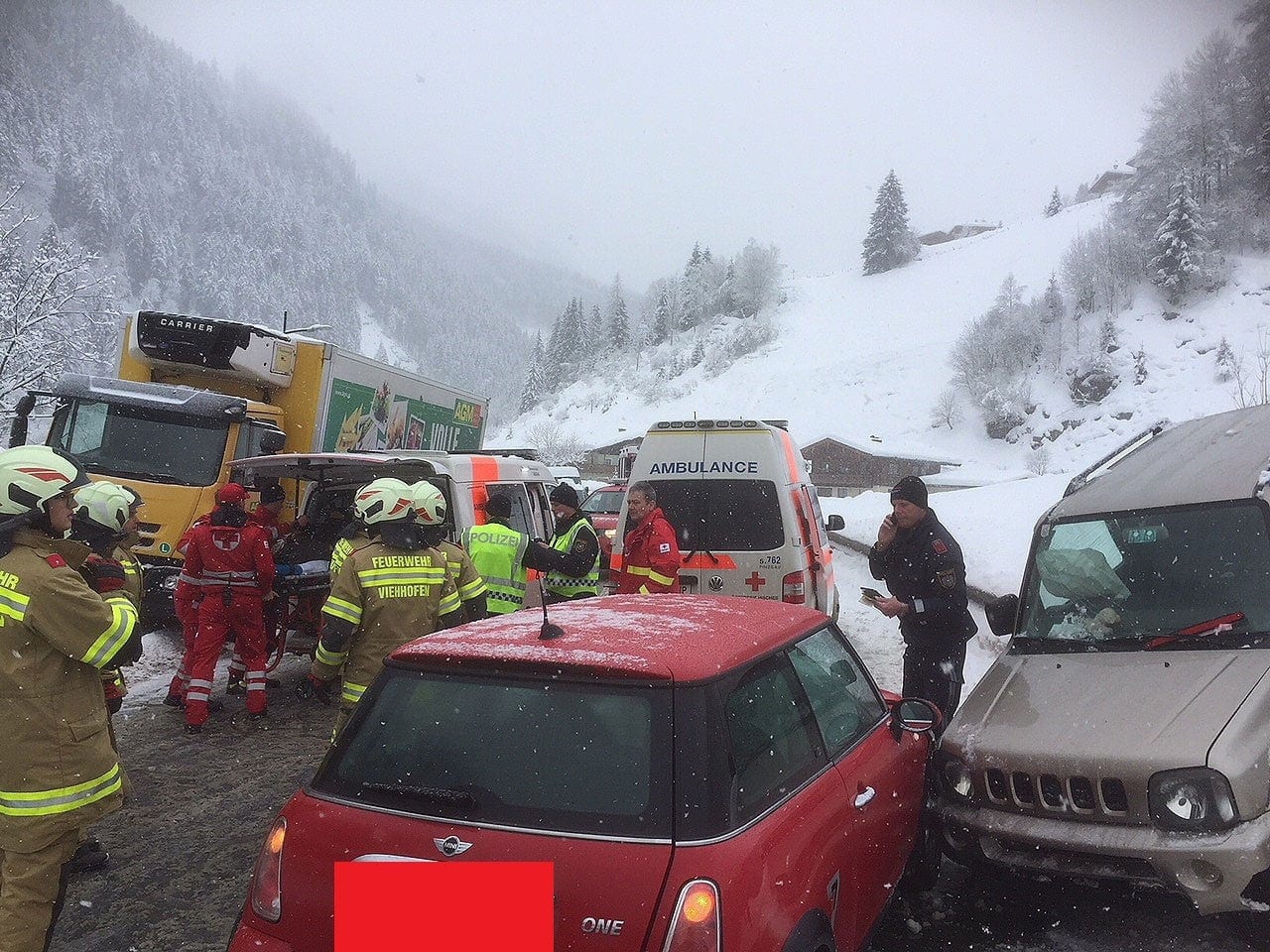 Verkehrsunfall auf der L111 Höhe Gasthof Glemmerhof in Viehhofen